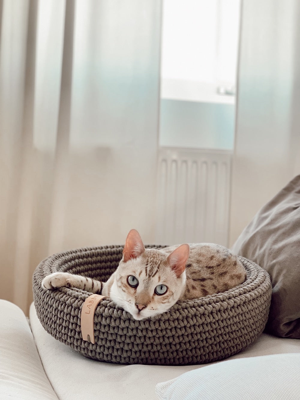 Coco Cat Bed Light Brown by Labbvenn