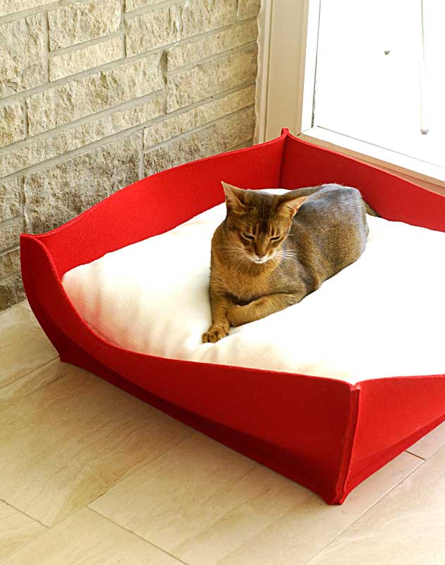 Luxury Felt Bowl Cat Bed Red Cream 2