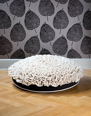 Luxury Lounge Rose Cat Bed Cream